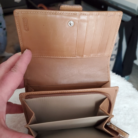 Coach Hand Bag with matching wallet - Picture 6 of 9